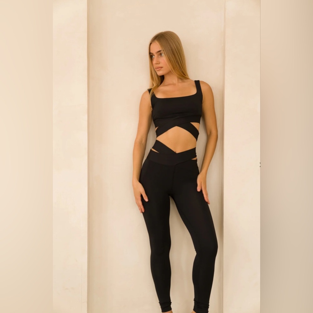 Women’s Black Cutout Leggings and Crop Top Set